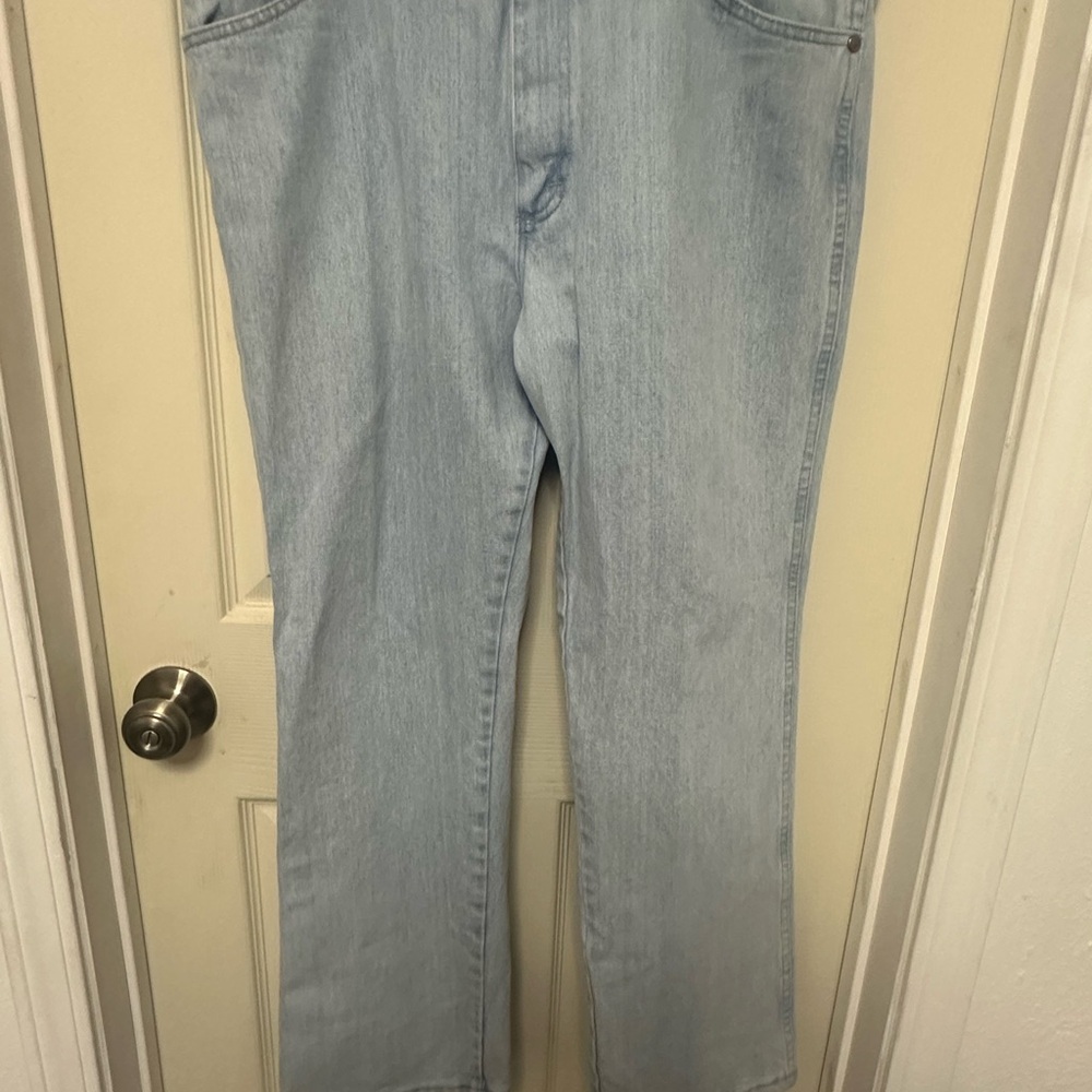Wrangler Men's Light Blue Straight Jeans